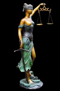 正義の女神，裁判の象徴